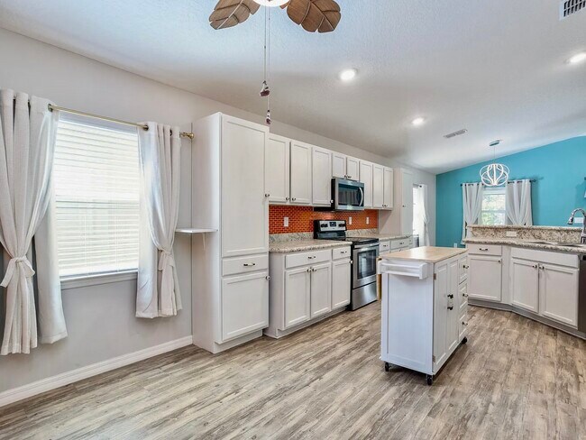 Building Photo - 348 Sandcrest Cir