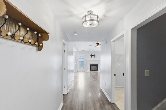 Building Photo - 127 Bermuda View