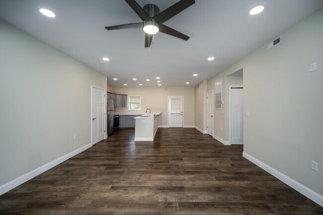 Foto del edificio - 71 Maple Grove Ln