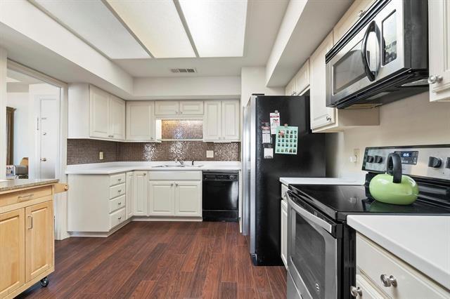 Foto del edificio - 5200 Keller Springs Rd