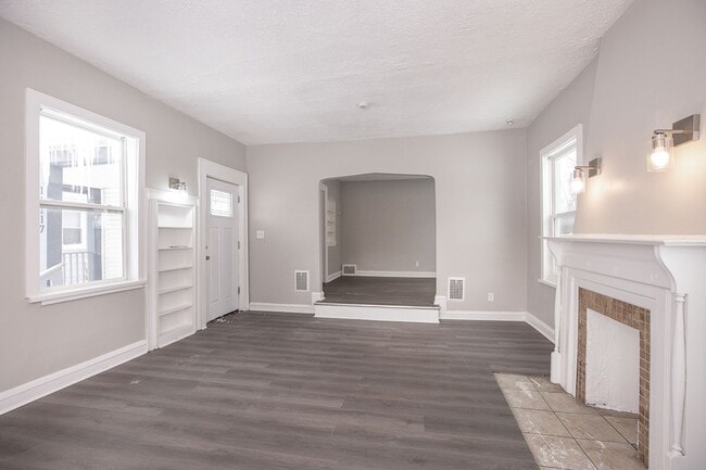 Building Photo - NEWLY RENOVATED! - 3 BED, 1.5 BATH BEAUTIFUL SINGLE- FAMILY HOME.