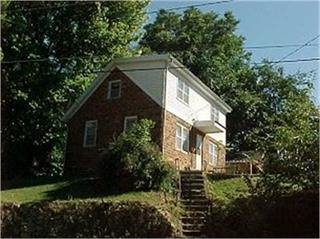 Foto principal - 3 Bedroom House $800 AC, Laundry, off stre...