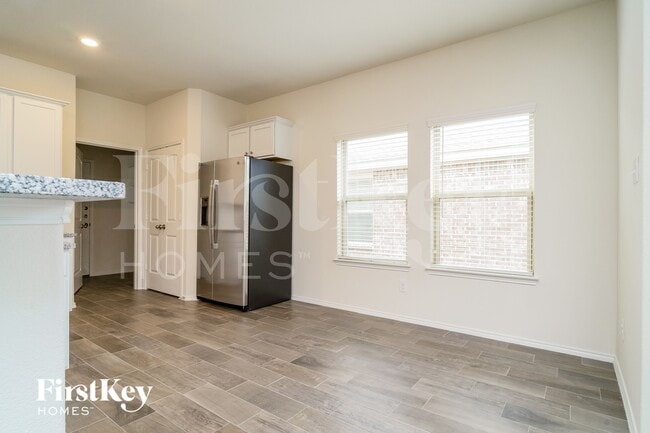 Foto del edificio - 1045 N Churchill Dr