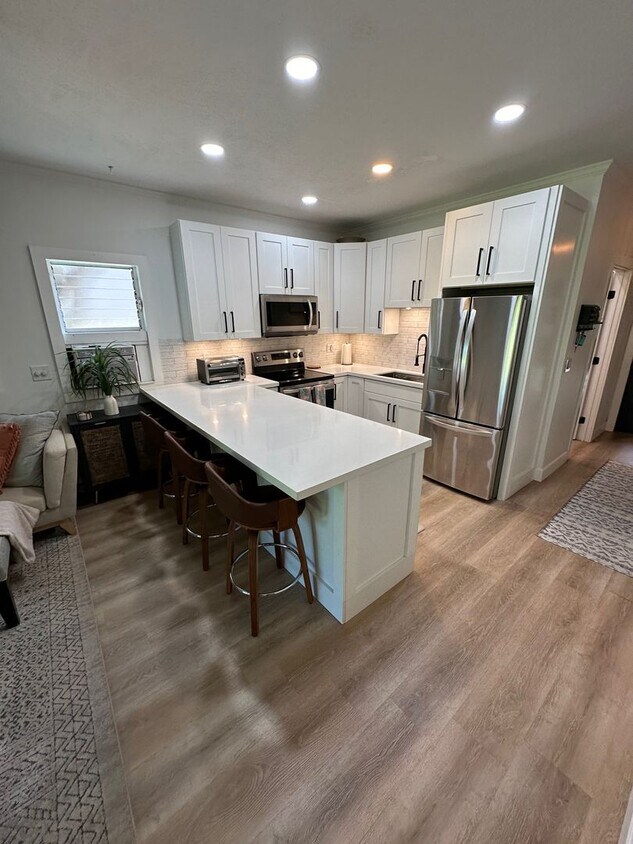 Foto principal - Beautifully Remodeled 2 bed 1 bath Pohaila...