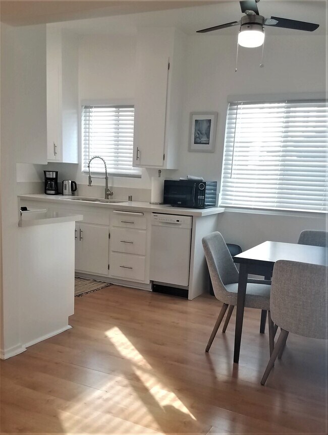 Kitchen / Dining - 21 S Venice Blvd