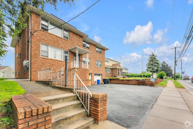 Building Photo - 480 N Midland Ave