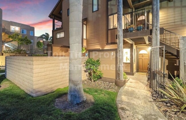 Foto del edificio - **Beautiful, Fully-Furnished 2 bed / 2.5 b...