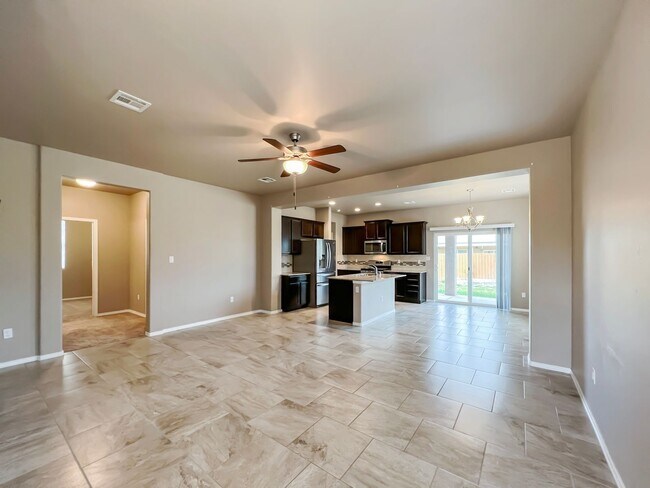 Foto del edificio - Modern 3 Bed 2 Bath Home - Pet Friendly!