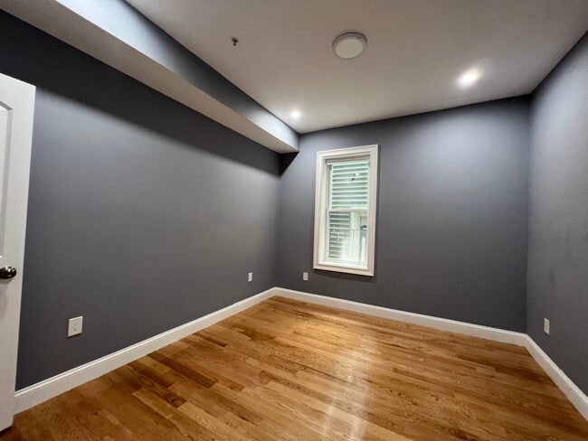 Building Photo - 150 Cambridge St