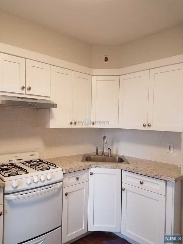 Building Photo - 142 Columbus Ave