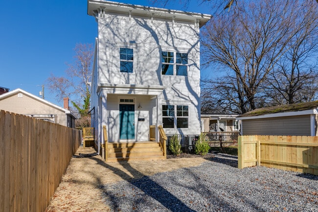 Building Photo - 2119 Selden St