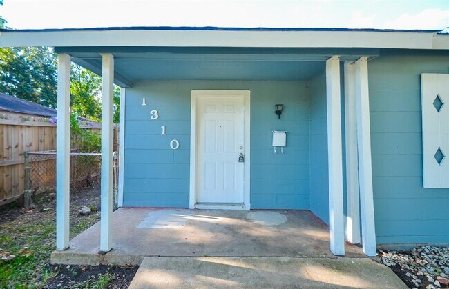 Building Photo - 1310 Thomas Ave