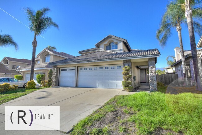 Foto del edificio - Grand and Dazzling 4 Bedroom 3 Bathroom 2 Story East Heritage Home