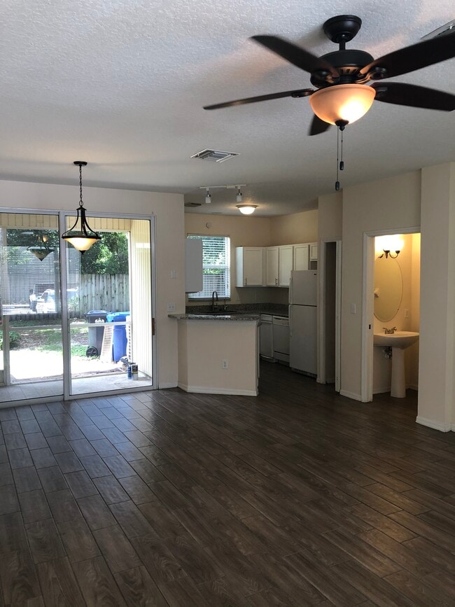 Foto del edificio - 2212 Golden Oak Ln
