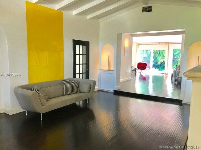 Building Photo - 1368 Normandy Dr