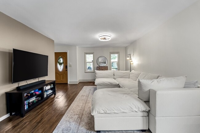 Photo - 308 E Ross Ave House