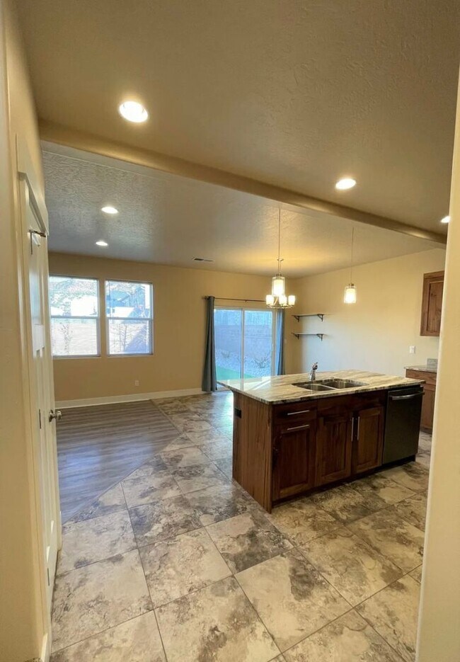 Building Photo - 873 S 110 W