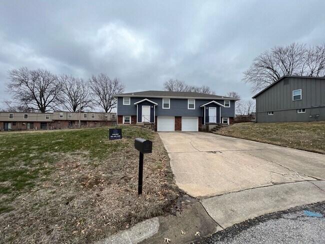 Foto del edificio - Updated 3-Bedroom Home with Garage in a Cul-de-Sac