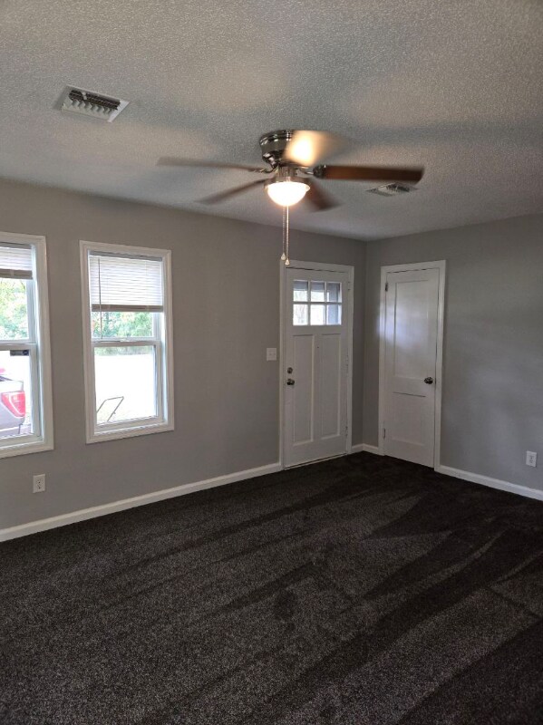 Building Photo - 2515 Hammond Ave