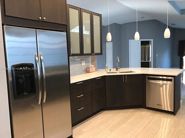 Foto del edificio - 16405 Sapphire St