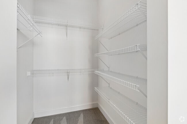 1BR, 1BA - 646SF - Closet - Peake