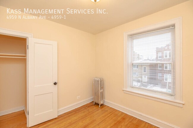 Foto del edificio - 4959 N Albany Ave