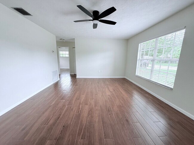 Foto del edificio - 3-Bed/2-Bath Sarasota Gem: Private Pool & Central Location!!