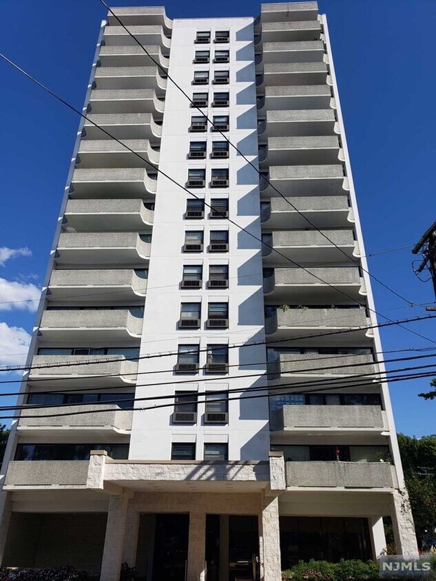 1600 Center St Unit 10 B, Fort Lee, NJ 07024 Condo for Rent in Fort