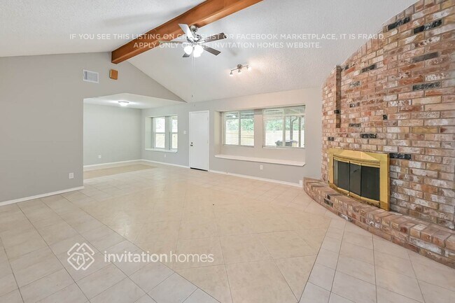 Foto del edificio - 8703 Saratoga Forest Dr