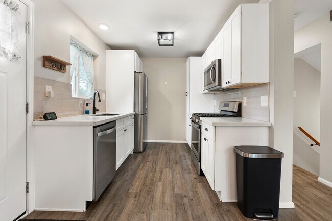 Building Photo - 2079 Redwood Way