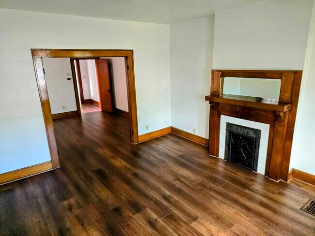 Building Photo - 542 East 6th Avenue, Unit 542 E Sixth Ave
