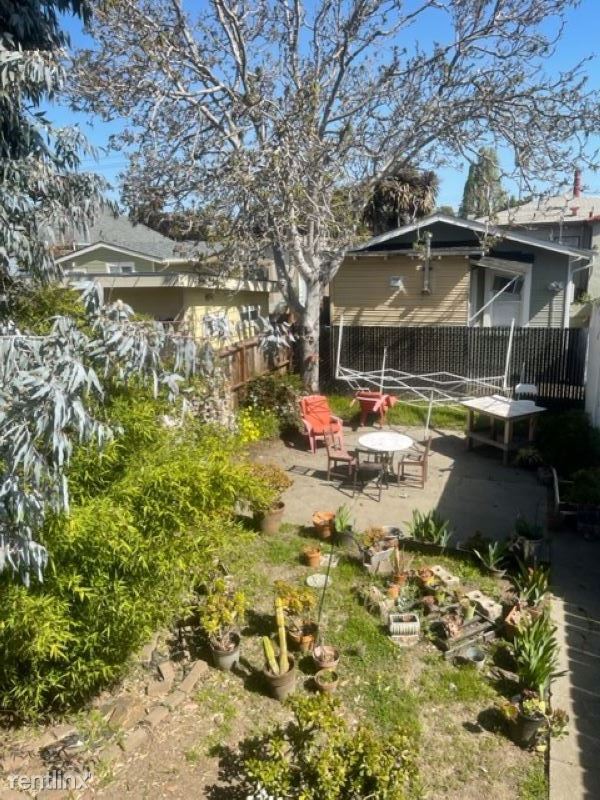 Building Photo - 2 br, 1 bath Duplex - 696 44th St