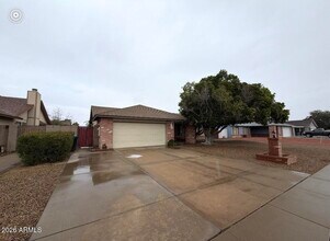 Building Photo - 7126 W Sunnyside Dr