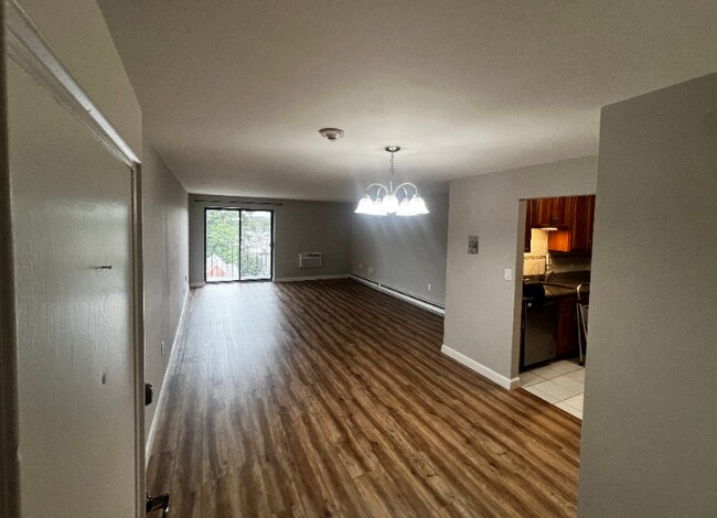 Foto del edificio - 1321 Worcester Rd