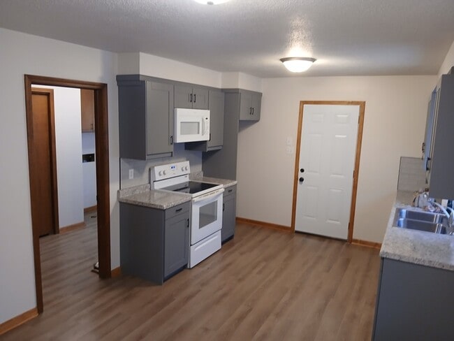 Building Photo - 132a Brookdale Dr