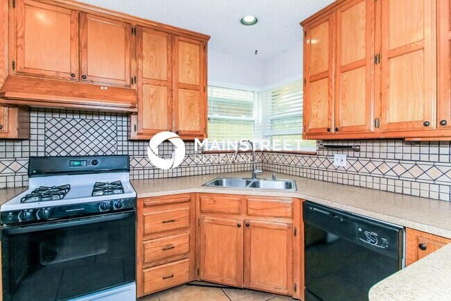 Foto del edificio - 3 Bedroom Pet-Friendly Home in MOORE, OK with Main Street Renewal
