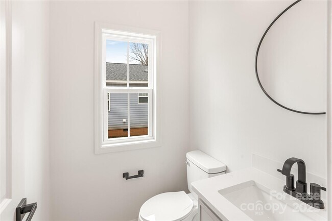 Foto del edificio - 2718 Mayfair Ave