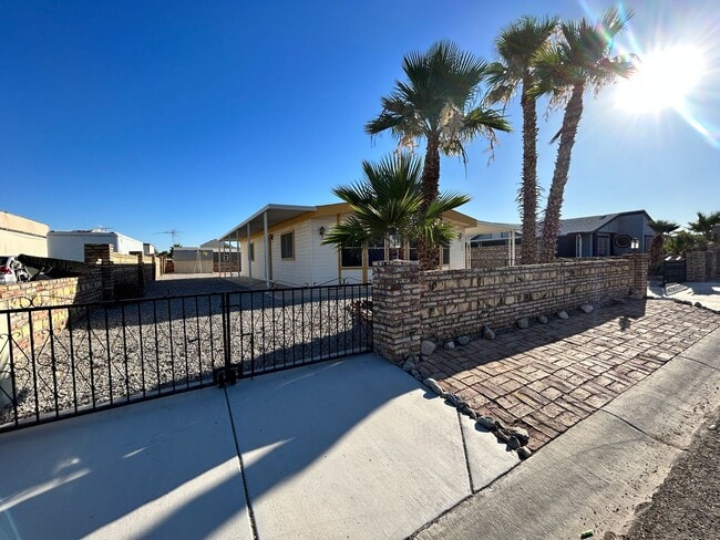 Building Photo - Charming 2-Bedroom 2-Bathroom Manufactured Home in Fortuna Foothills.