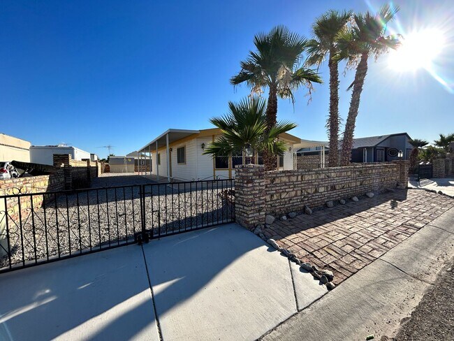 Foto del edificio - Charming 2-Bedroom 2-Bathroom Manufactured Home in Fortuna Foothills.