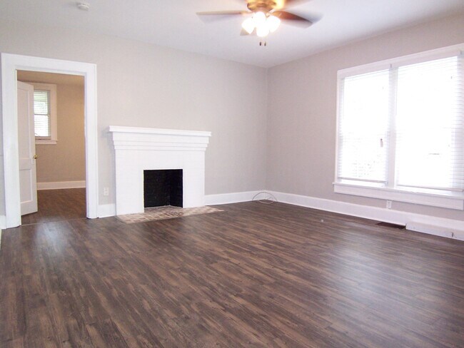 Building Photo - 1 Bed/1 Bath - Unit 6