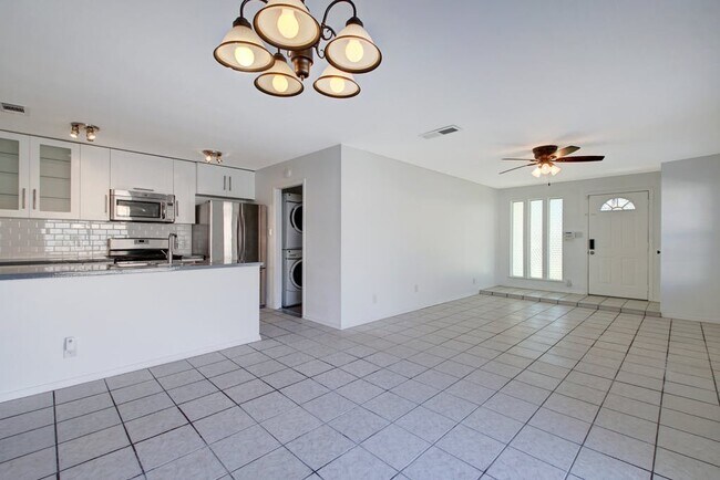 Building Photo - 1006 Glazier Cir