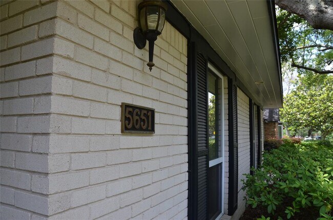 Foto del edificio - 5651 Valkeith Dr