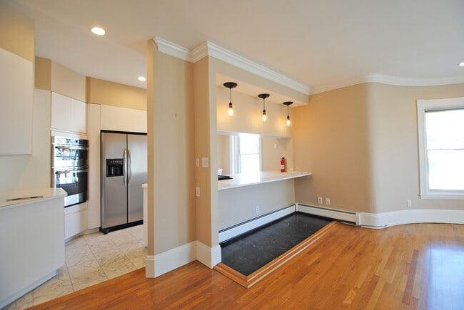 Building Photo - 33 Longwood Ave