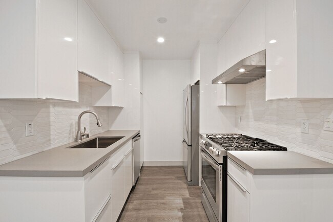 Building Photo - 1127 18th Street, North of Wilshire Blvd!