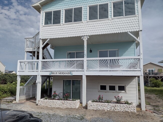 Building Photo - 1115 N Shore Dr