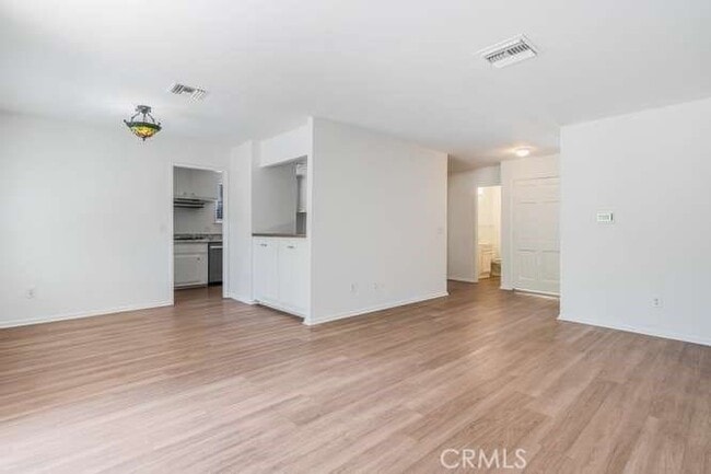 Foto del edificio - 6575 Cleomoore Ave