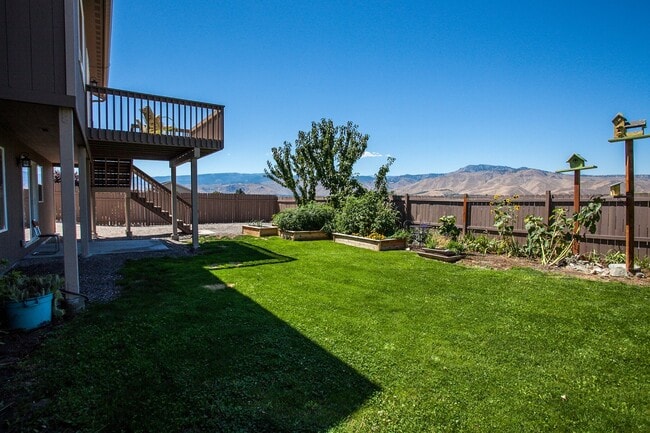 Building Photo - 3950 NE Vista del Rey Dr