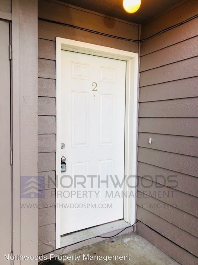 Building Photo - 3 br, 2 bath House - 550 Van Wey #2