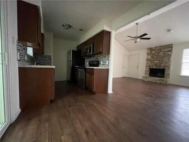 Foto del edificio - 6402 Hickman Ave