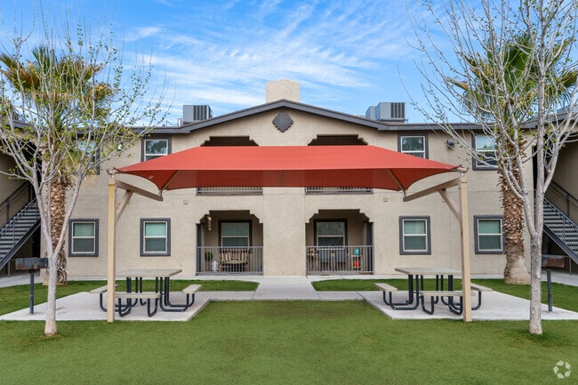 Picnic Area - Bella Vista Place Apartments